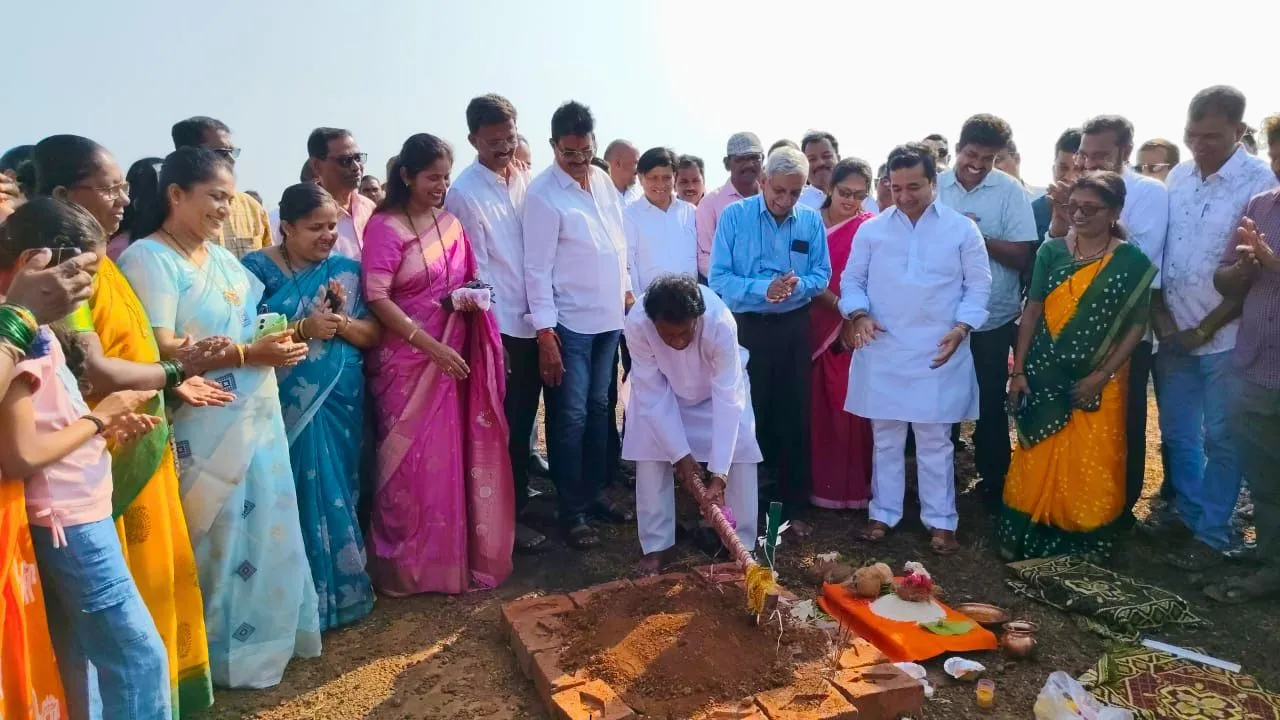 Nitesh Rane performs the groundbreaking ceremony for a new garden project at historic Devgad Fort in Sindhudurg.