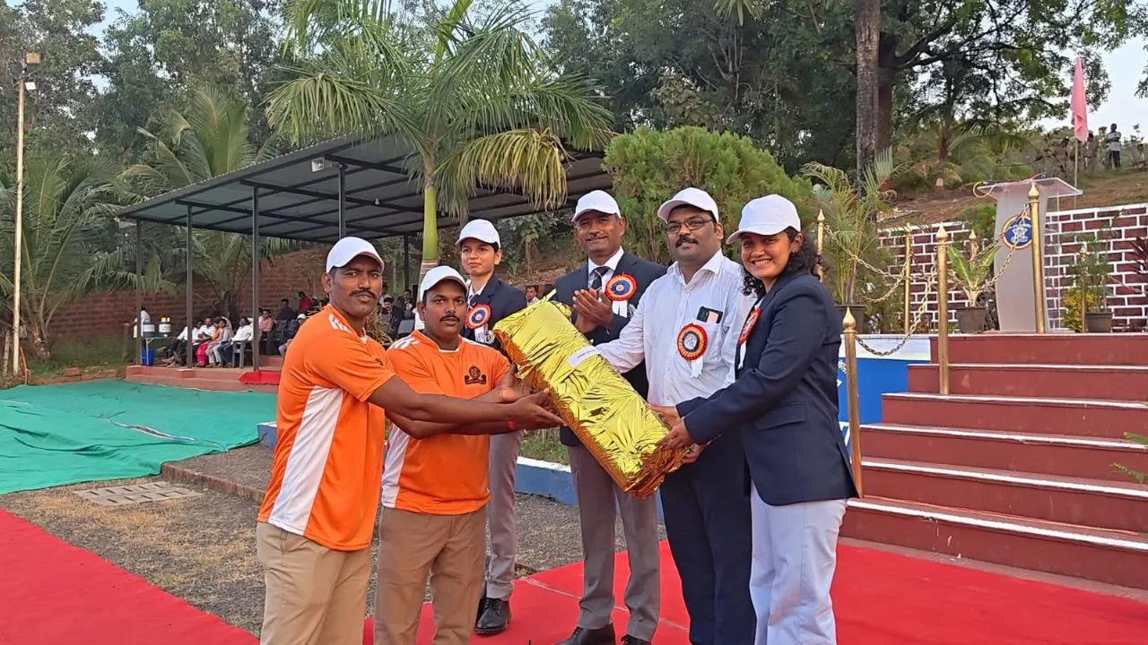 International swimmer Purva Gawade attends the 39th Sindhudurg District Police Sports Competition closing ceremony as chief guest.
