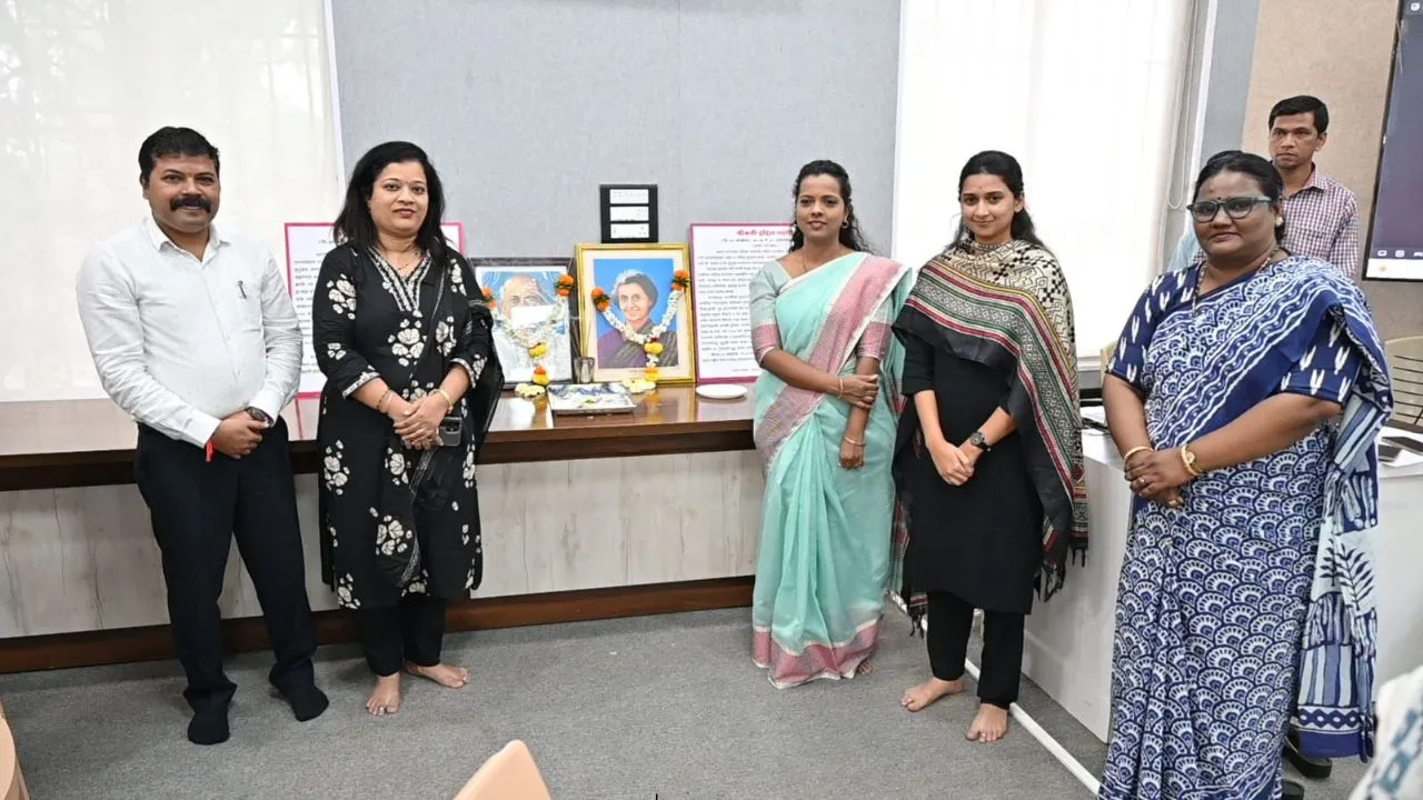 Sindhudurg Collector Trupti Dhodmise Pays Tribute to Sardar Vallabhbhai Patel and Indira Gandhi