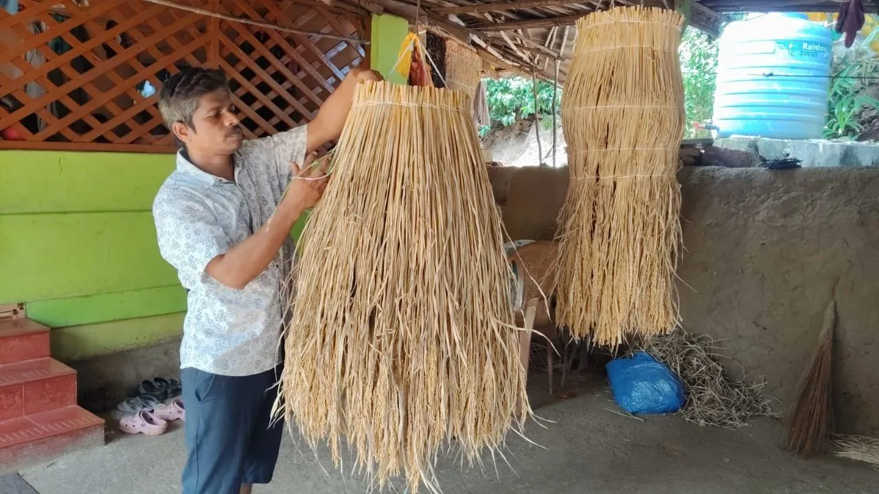 Eco-friendly Diwali Akash Kandil made from rice straw by Sunil Mulik from Dhakore, Sawantwadi.