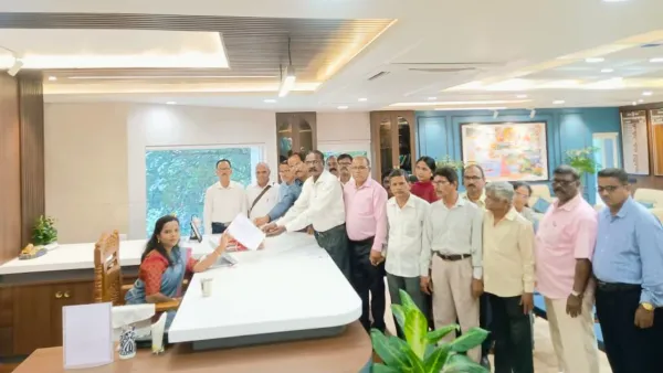 समान काम, समान वेतनासाठी सेवानिवृत्त न्यायालयीन कर्मचाऱ्यांचे धरणे आंदोलन!