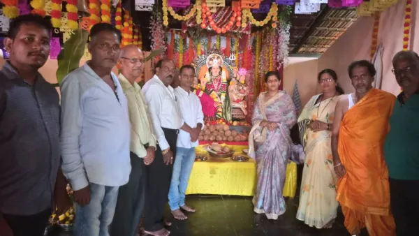 कोलगाव पांडवनगरीच्या दुर्गा मातेचे नगराध्यक्षा श्रद्धाराजे भोंसले यांनी घेतले दर्शन