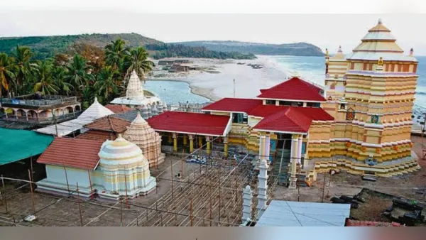 Kunkeshwar Deepotsav 2026 : दीपावली पाडव्याला हजारो दिव्यांनी उजळणार कुणकेश्वर मंदिर सागरकिनारा