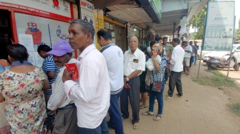 Consumers panic, rush   to book LPG cylinders
