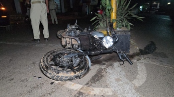 Bike-car collision near Mapusa   court leaves two critically hurt
