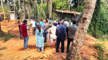 Salcete coastal panel inspects   controversial site at Paroda