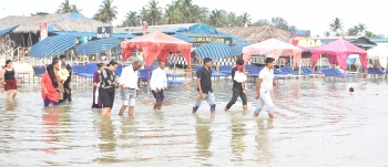 Sand bar traps seawater, floods shacks at Colva beach