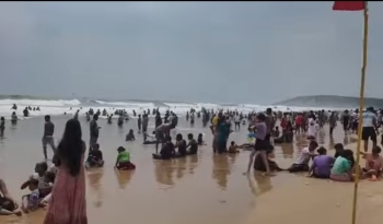 Last weekend before monsoon draws huge crowds to Calangute, Baga