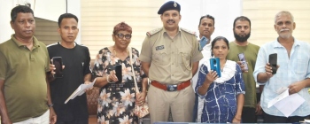 Margao police hand  over eight lost mobile  phones to owners