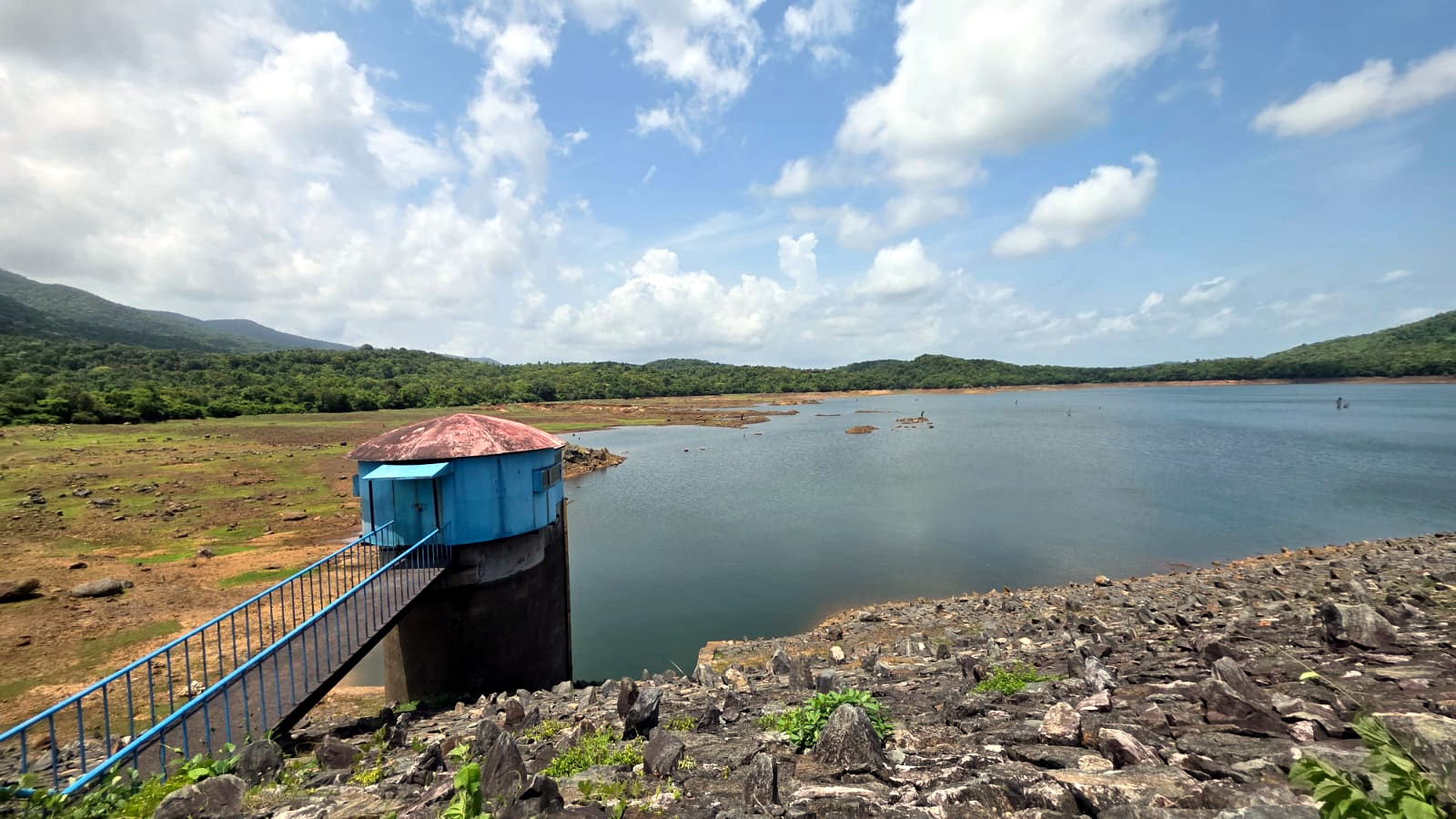 Chapoli dam reservoir's   water level drops sharply