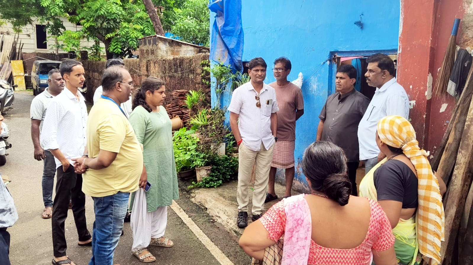 Family has narrow escape as house roof collapse...
