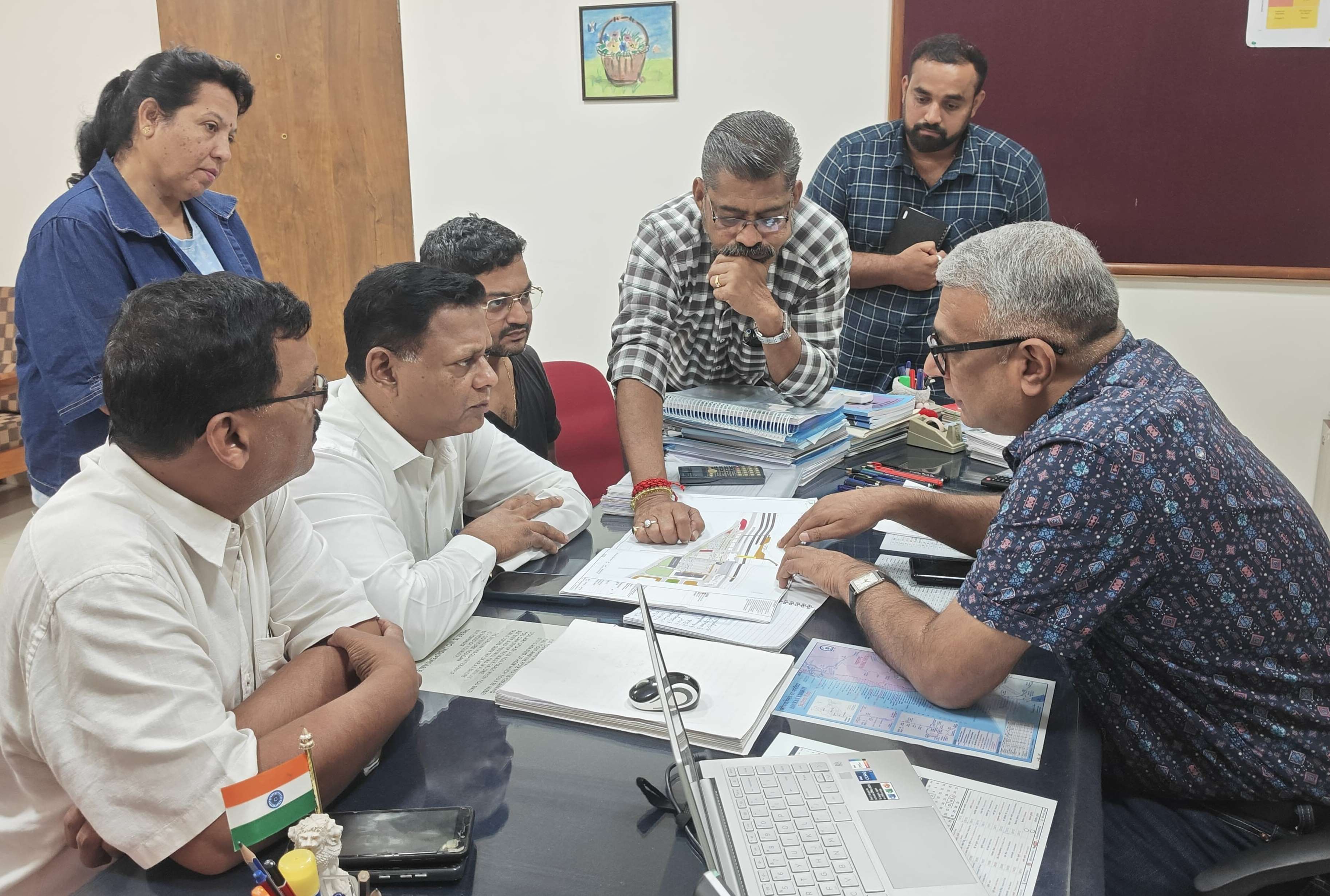 MP raises issue of rebuilding  of railway footbridge with KRC