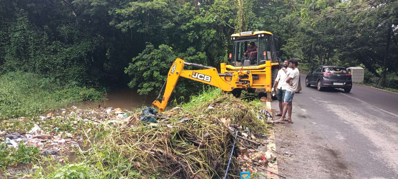 Clean-up Ops of nullah near   Mungul bridge incomplete