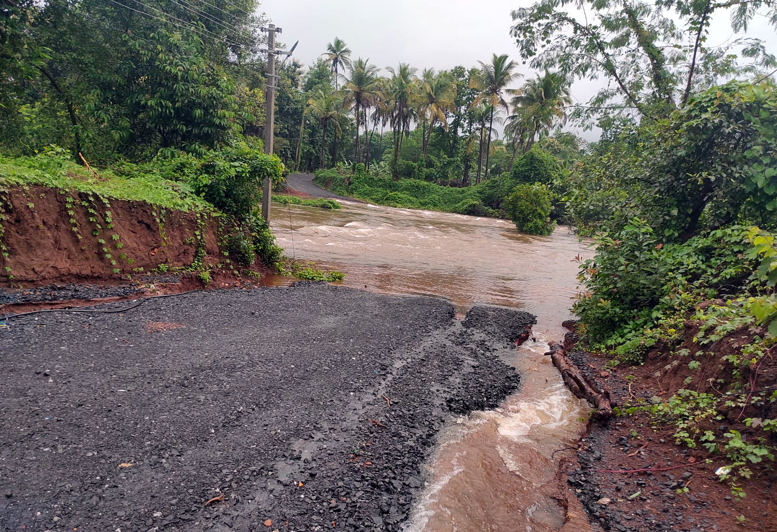 Alternative Chandel-Hasapur   road cut-off due to heavy rains