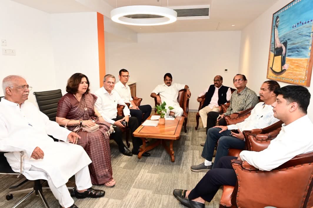 Venugopal holds marathon  talks, denies internal rift