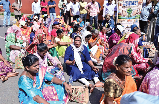 Karapur protesters detained during Azad Maidan march